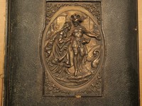 00_Det gamla rosengenska familjealbumet- pärmen.jpg